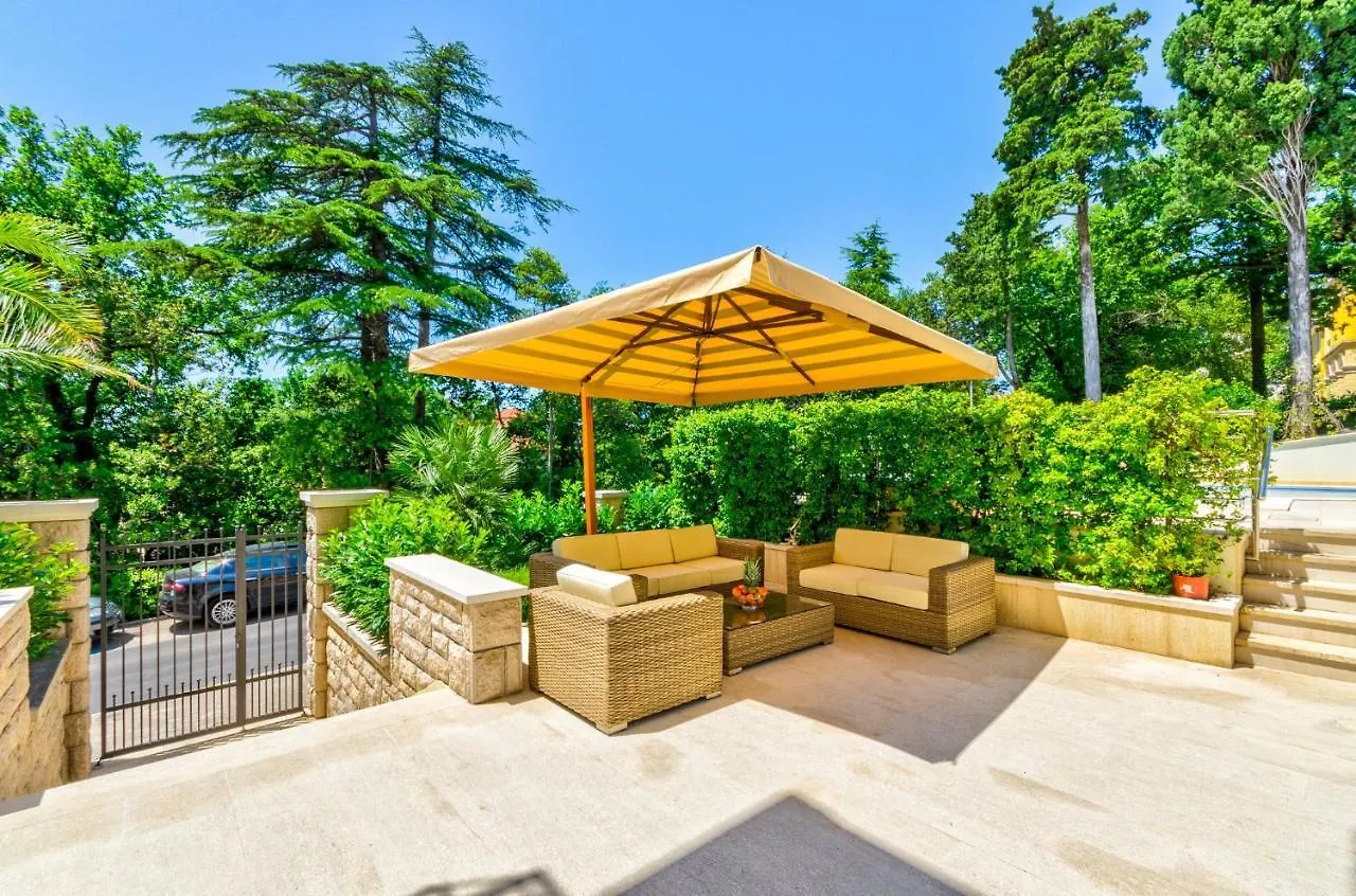 Guest house Villa Emilia Crikvenica