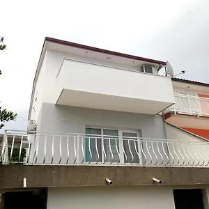 Dora ##2 Vendégház